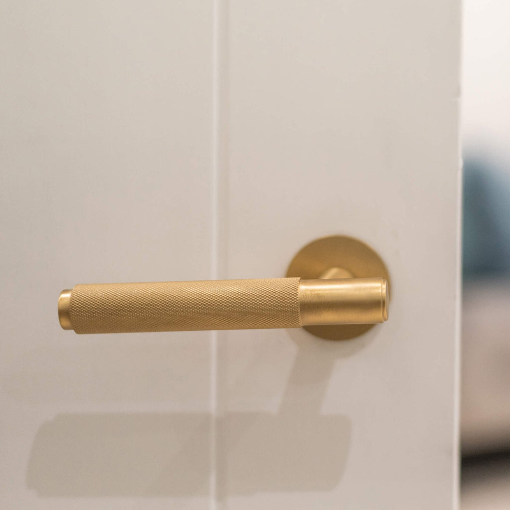 Knurled Crompton Lever on Rose