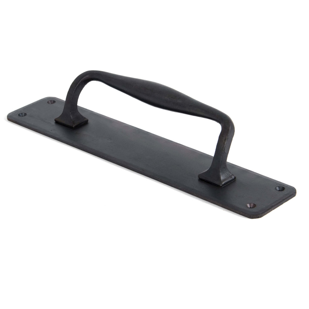 Black Pull Handle on Backplate
