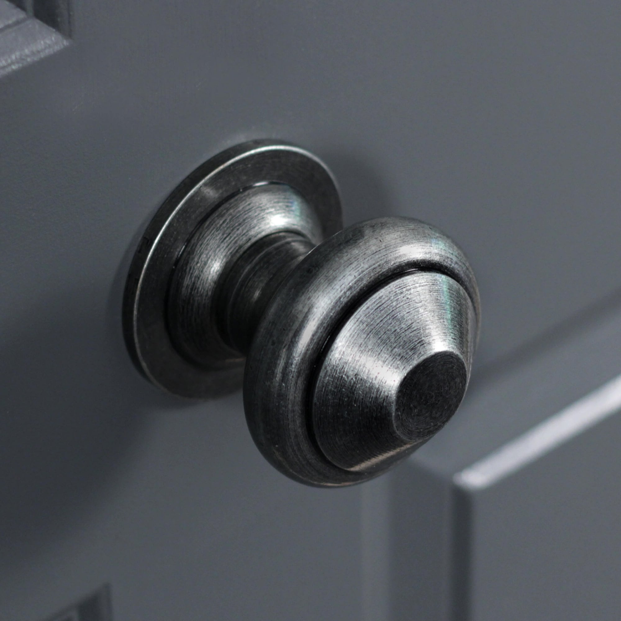 Pewter Regency Centre Door Knob