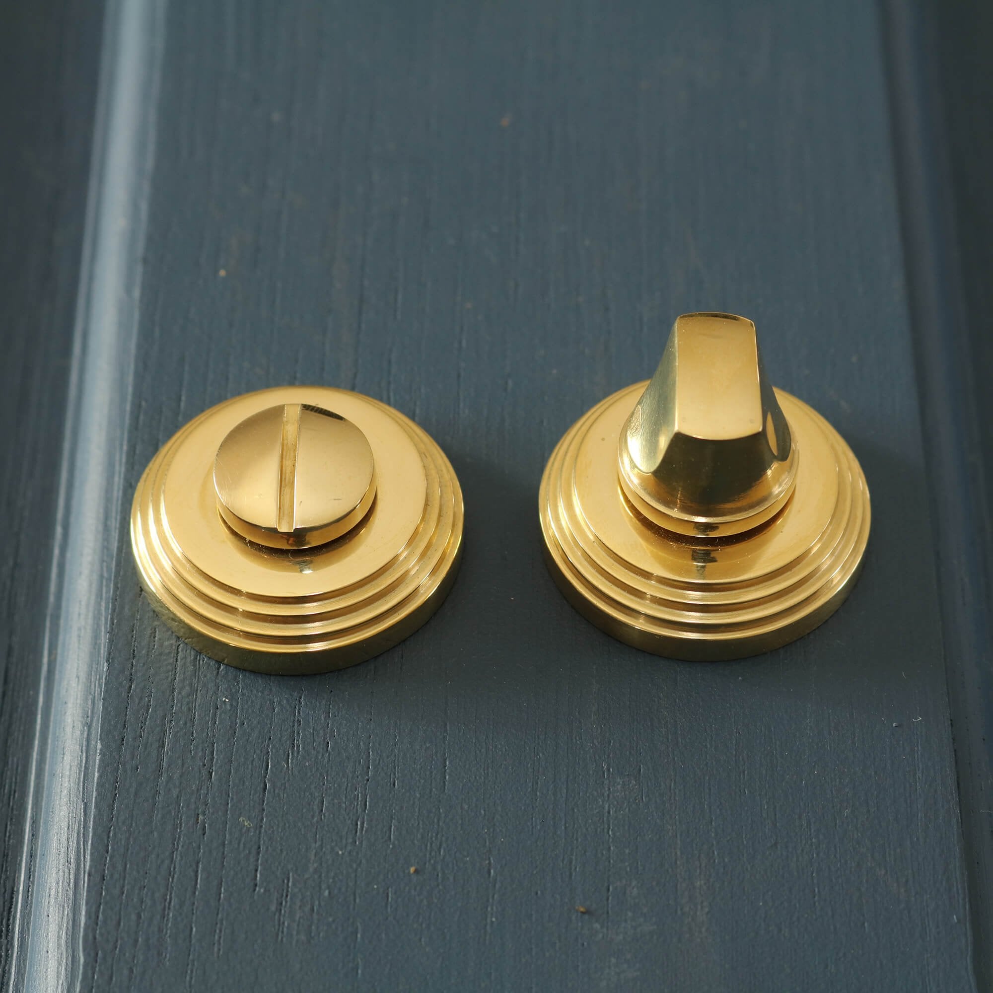Bathroom Privacy Set on Reeded Covered Rose - Unlacquered Brass