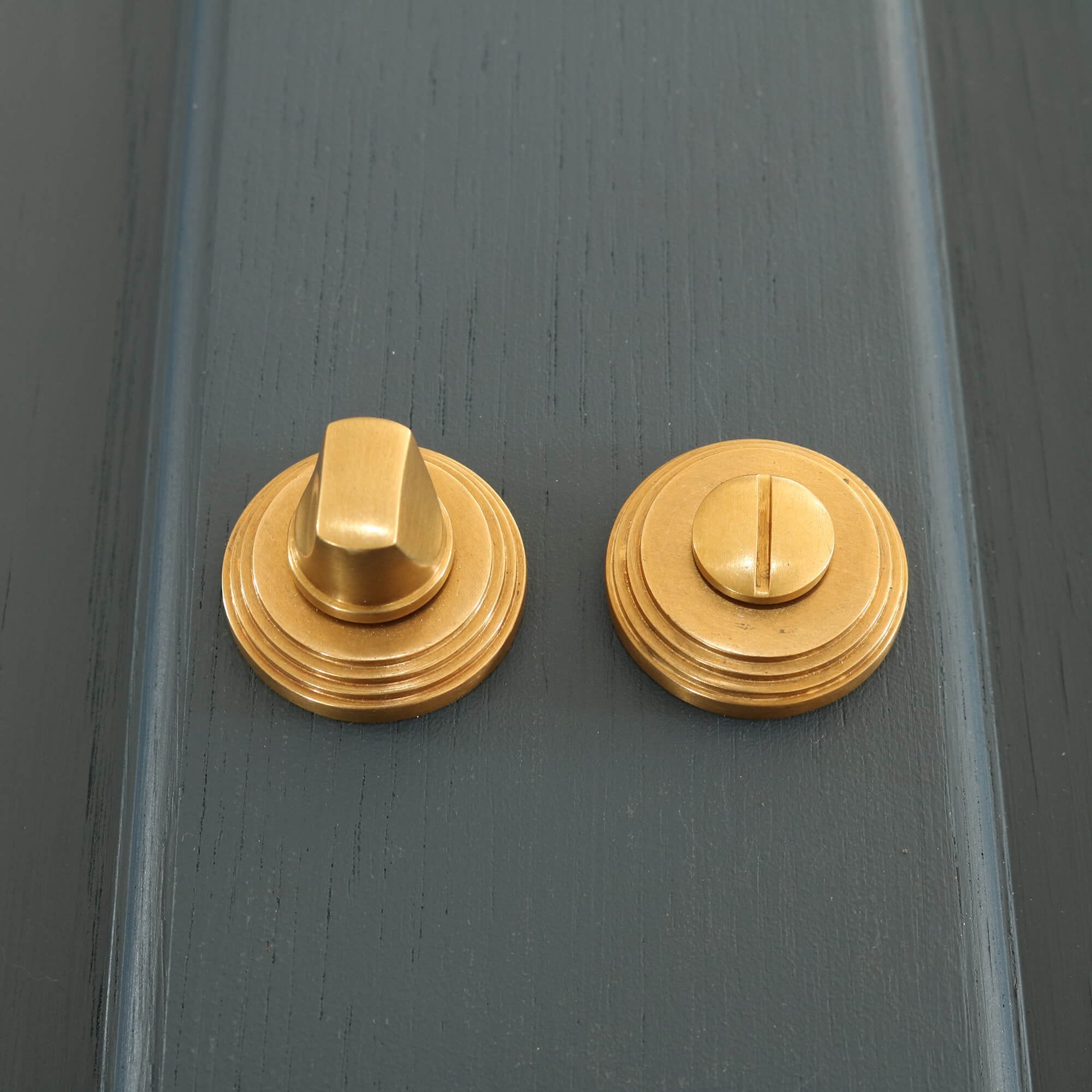 Bathroom Privacy Set on Reeded Covered Rose - Aged Brass
