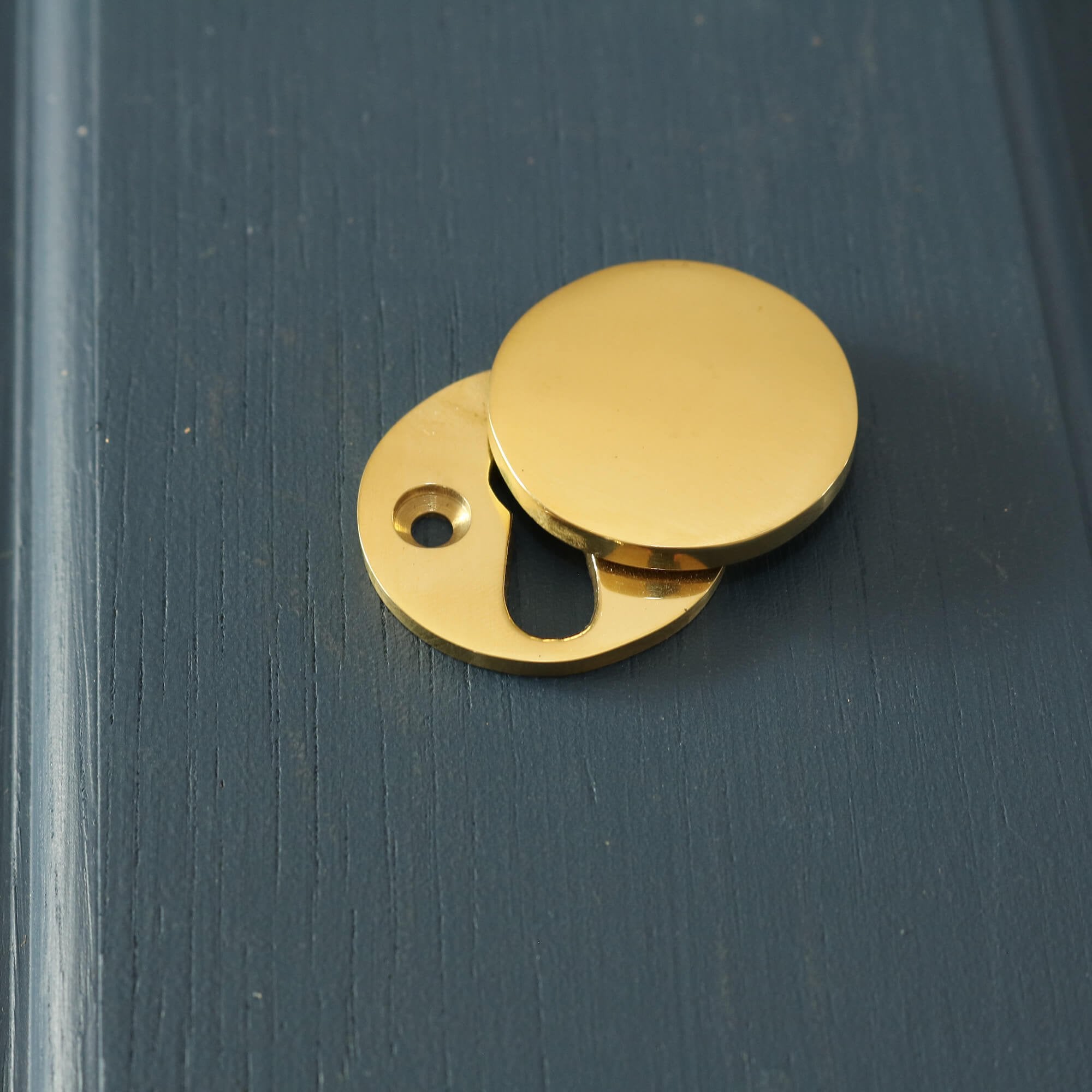 Brass Hatton Round Covered Escutcheon