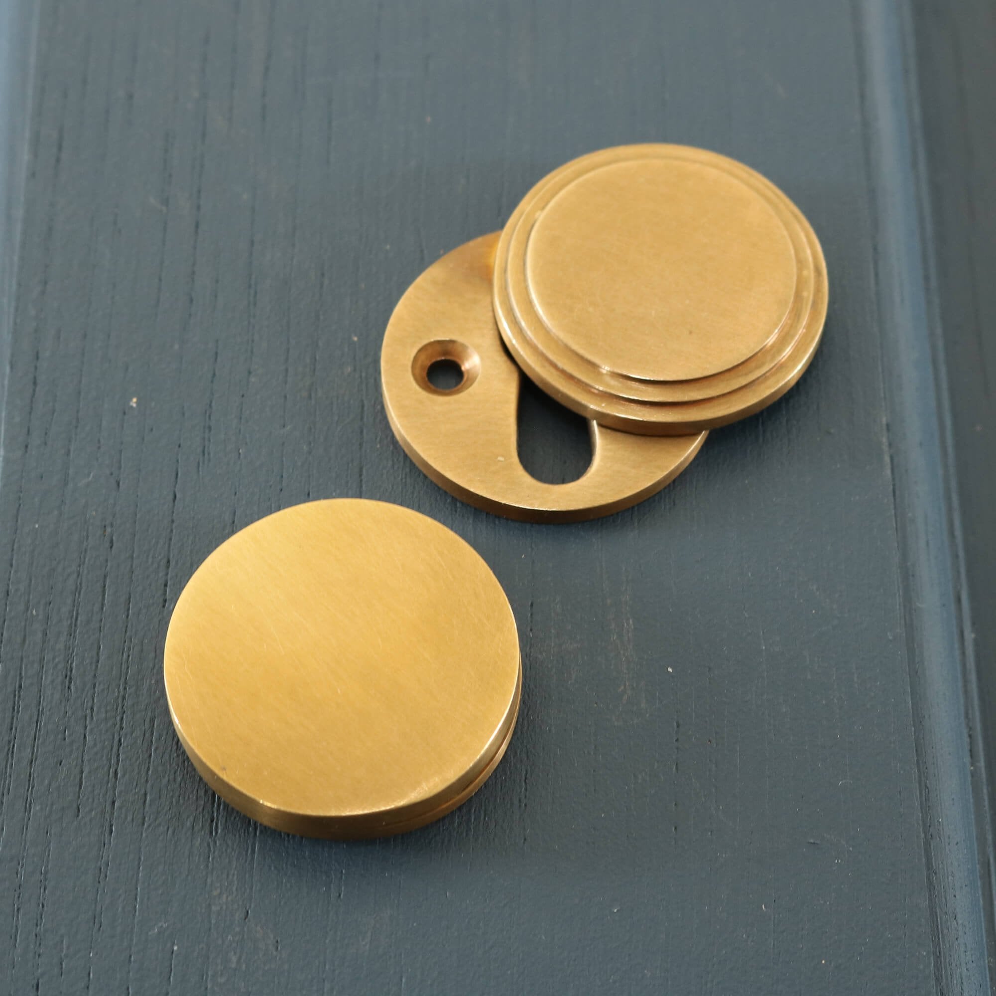 Aged Brass Hatton Round Covered Escutcheon